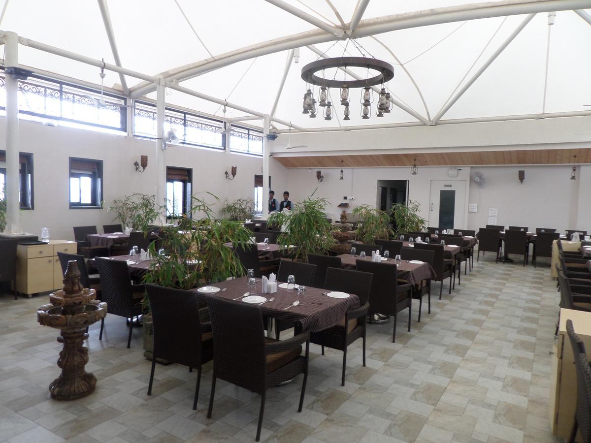 Hotel Raj Palace Ahmednagar Bagian luar foto